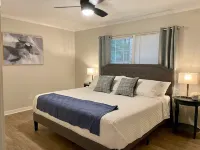 The Quail's Nest! Convenient to downtown, quiet and fully remodeled! Hotels near The Big Oak