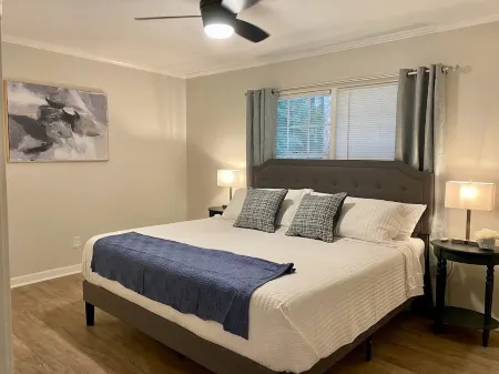 The Quail's Nest! Convenient to downtown, quiet and fully remodeled!