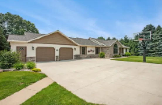 Private lakefront home. Sandy beach canoe, 2 kayaks. Pool, Spa & Pontoon rental.