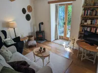 Thatched one bedroom cottage, with private enclosed garden.