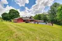 Come relax in a family friendly cabin w/ great amenities and a lake nearby!