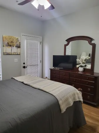 River Dreams- Serene Retreat close to Parkway but peaceful and quiet. Отели рядом с достопримечательностью «Зоопарк Рейнфорест Адвенчерс»