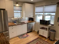 Downtown 2 bed/1 bath with deck and back yard