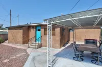 5 min  to Old Town - Prime location - Game Room - gated parking Hotels near ABQ BioPark - Botanic Garden