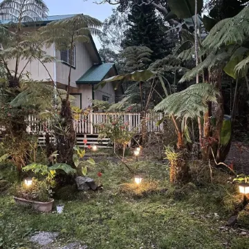 B&B: Royal Orchid Suite mins from Volcanoes National Park Отели в г. Волкейно