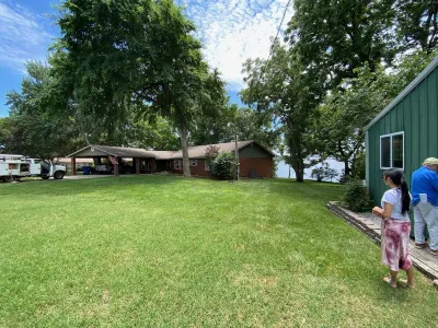 Newly Renovated 4B, 2.5 bath Lakefront home with South Grand Lake Views and dock Hotel di 