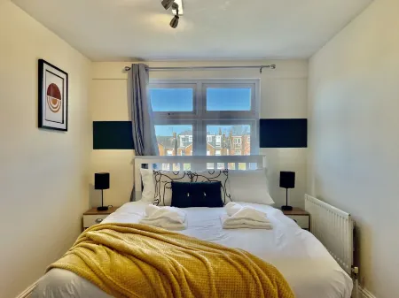 Stylish semi detached 3 bed home with garden