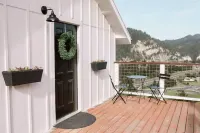 Remodeled barn with spectacular Views near redwoods and coast!