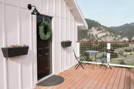 Remodeled barn with spectacular Views near redwoods and coast!