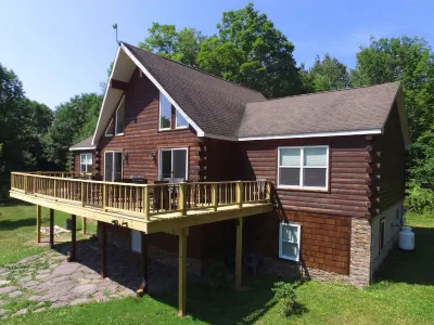 Elegant Catskill Retreat: 8BR Windham Getaway with Hot Tub & Vineyard Views