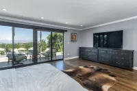 Gorgeous unique villa W/pool, spa & SWEEPING view