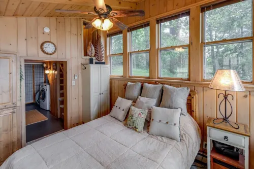 Mayo Lake Cottages