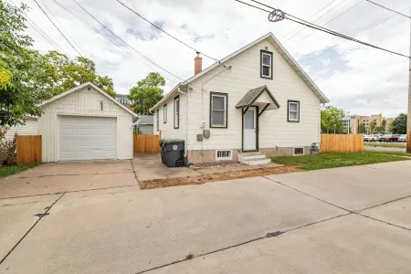 Charming 2-bedroom house in lovely La Crosse, minutes from downtown area