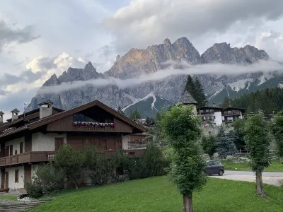 Newly renovated penthouse with panoramic view of mountains and close to ski-lift