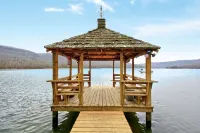Lakefront Seclusion! - UPDATED! Dock, Hot tub, fire pit, pet friendly with fee,