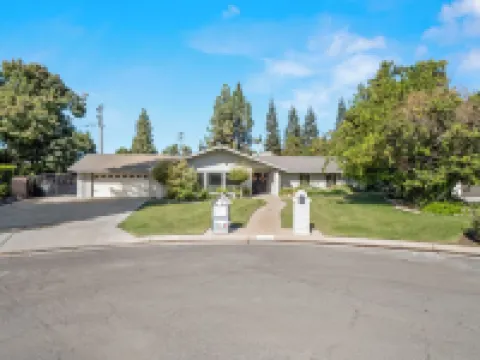 Fresno House - Pool + Arcade Games , Family Friendly!