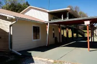 Peaceful Paradise 3BR Cottage Getaway - Wifi