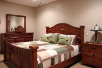 Lake Dreams, A Luxury 5-Bedroom Lakefront Home with Hot Tub