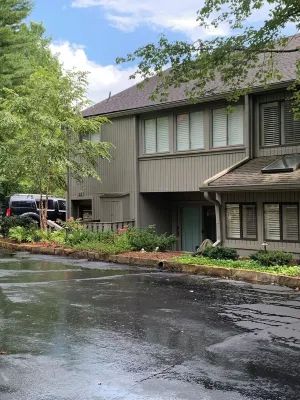 Enjoy a Lake Toxaway Escape at 3 bedroom lakefront condo. Hotels in Hogback