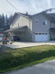 Midtown Hideaway-Spacious comfortable home w/firepit. Hotels near Auke Bay Park