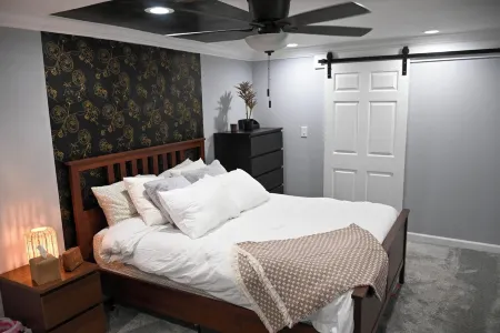 The Urban Oasis: Pet-friendly, Full Kitchen, Pool, Office Space! Отели в г. Ричленд Хилс