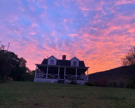 Vermont house in stunning private country setting and 360 degree panoramic views Hotels in Manchester