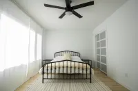 *THE BLACK SHEEP* - Modern, Unique & Clean - BY MSU Hotels near T.J. Maxx