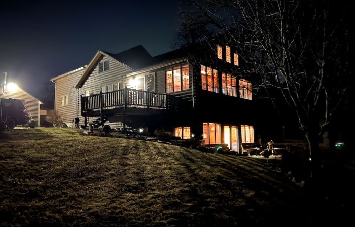Log home Lake Koshkonong and Rock River !
