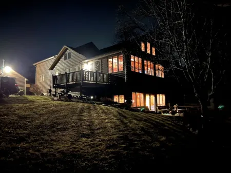 Log home Lake Koshkonong and Rock River !