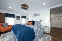 Industrial St. Loft on the square