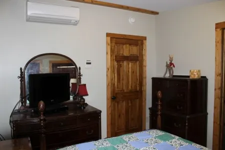 RELAXING MOUNTAIN GET-A-WAY IN HIGHLANDS, NC.  GOOD FOR ALL SEASONS! Отели рядом с достопримечательностью «Трейлхед фор Йеллоу Маунтин Трейл»