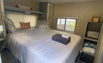 SalemOasis Glamping RVnear Silver - 0225p12000i3c6ydc5019 R 339 206 R5 D