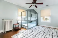 Golden Dome Getaway: Hot Tub, Cinema, Fire Pit!