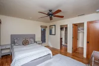 Serene yoga retreat with private heated pool! Just minutes from hiking!