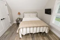 Up North, down South in Brevard, NC - Close to Lumber Arts District and Downtown