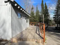 2 bedroom private custom built home with loft. Hotels in Jackman