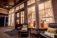 Luxury Lakefront Getaway on Beautiful Lake Sinclair
