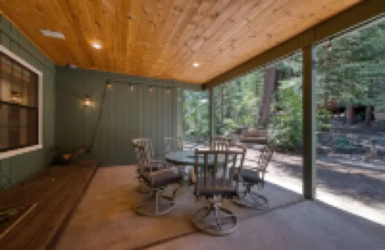 Large Family Retreat---6 BEDROOMS, Sleeps 16!!