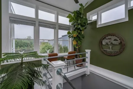 River's Getaway- an urban oasis!