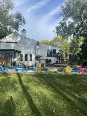 Contemporary home in quiet neighborhood with pool & great back yard close to all Hotels near Greenway Station