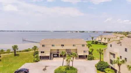 Beautiful Waterfront Condo - Fabulous Sunsets - Santa Rosa Dunes 613 Отели в г. Пенсакола Бич