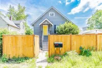 Charming 3-Bedroom Craftsman Cottage Near Downtown Seattle & Light Rail Hotels in Columbia City