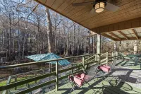 Large family & dog friendly with great reviews off Big Cypress Bayou/Caddo Lake