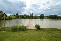 Village de Gîtes Avec Piscine/fitness. Animaux OK. Pêche et Baignade a 50m