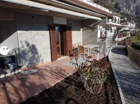 Holiday feeling Lake Garda Limone mountain / lake view