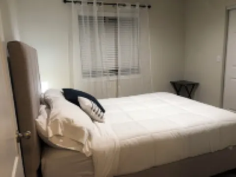 Charming 2-Bedroom Basement Apartment with AC and WiFi in Terrific Aurora