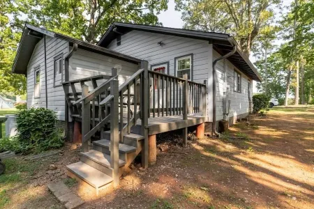 Modern Bungalow near River, CLT & Belmont Abbey