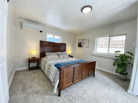 Private 2bd Adobe in the heart of Santa Fe Отели рядом с достопримечательностью «Публичная библиотека Санта-Фе»