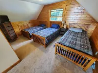 Sunset Cabin by the Sea: Log cabin w/ stunning ocean views. Unwind in paradise! - Hytter