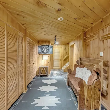 Stunning Ellicottville Hilltop Ski Chalet